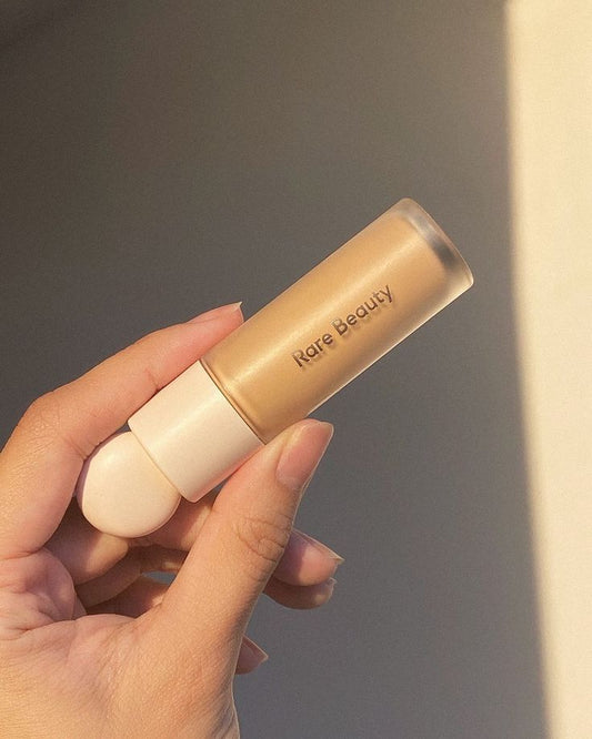 PREVENTA Corrector Rare Beauty (variedad de tonos)